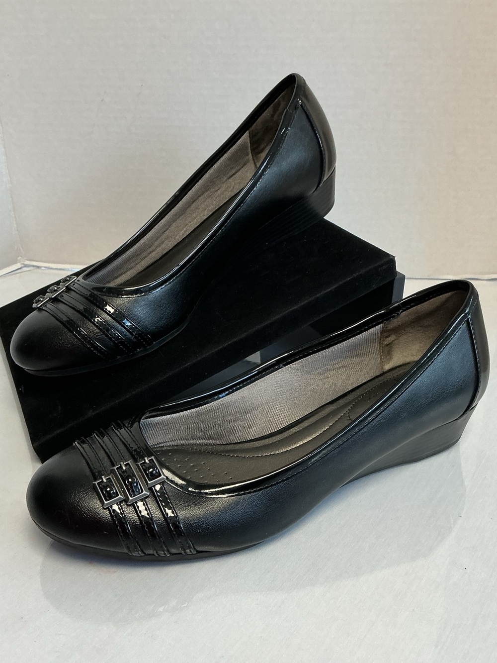 LifeStride Farrow Faux Leather Wedge Flats Black Women’s 10W Wide Buckle Detail